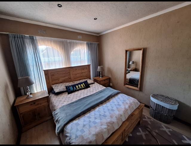 3 BEDROOM HOUSE FOR SALE IN VANDERBIJLPARK SE 3